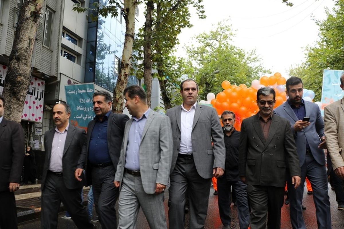 جشنواره تئاتر خیابانی شهروند لاهیجان با حرکت کاروان هنرمندان آغاز شد