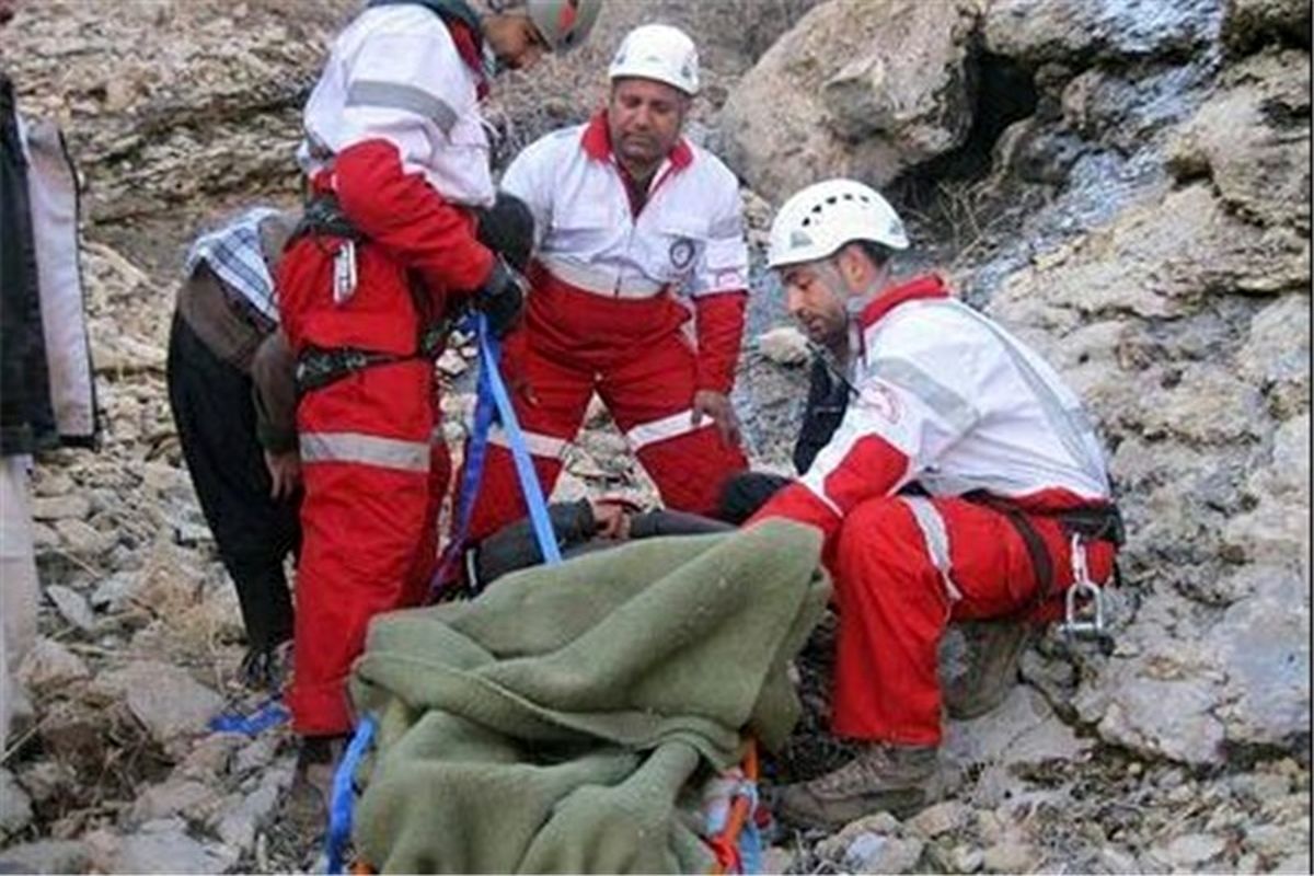 نجات کوهنورد گرفتار در ارتفاعات غرب اصفهان 
