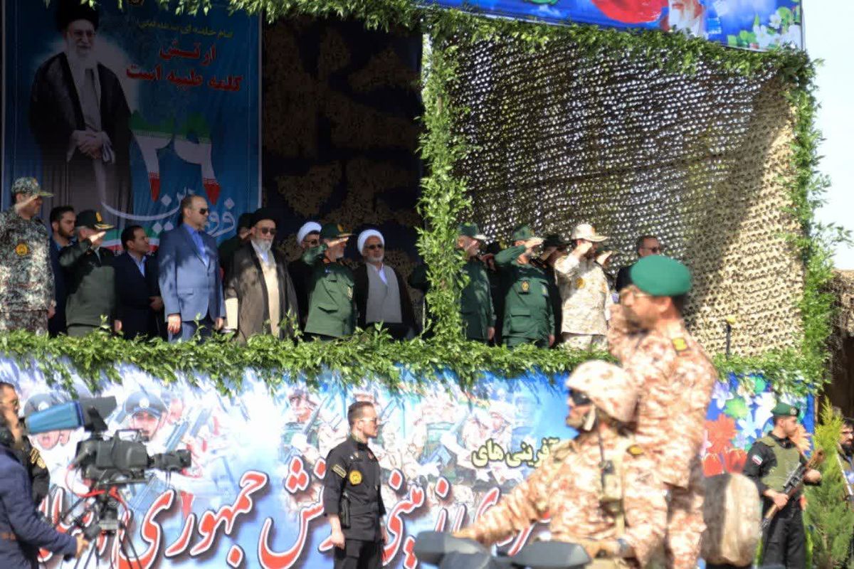 نگاه امام خمینی(ره) به ارتش جمهوری اسلامی نگاه پدرانه بود