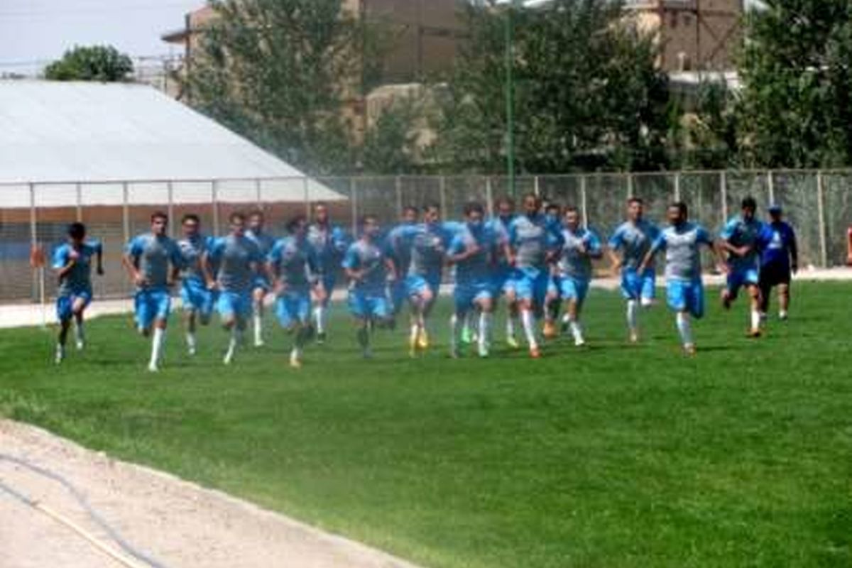 تیم فوتبال شهرداری ارومیه در نیر اردو زد
