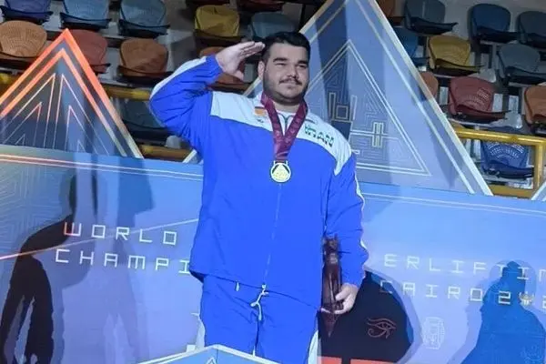 رضا عنایت‌الهی چهارمین طلای ایران را در پاراوزنه‌برداری قهرمانی جهان مصر کسب کرد