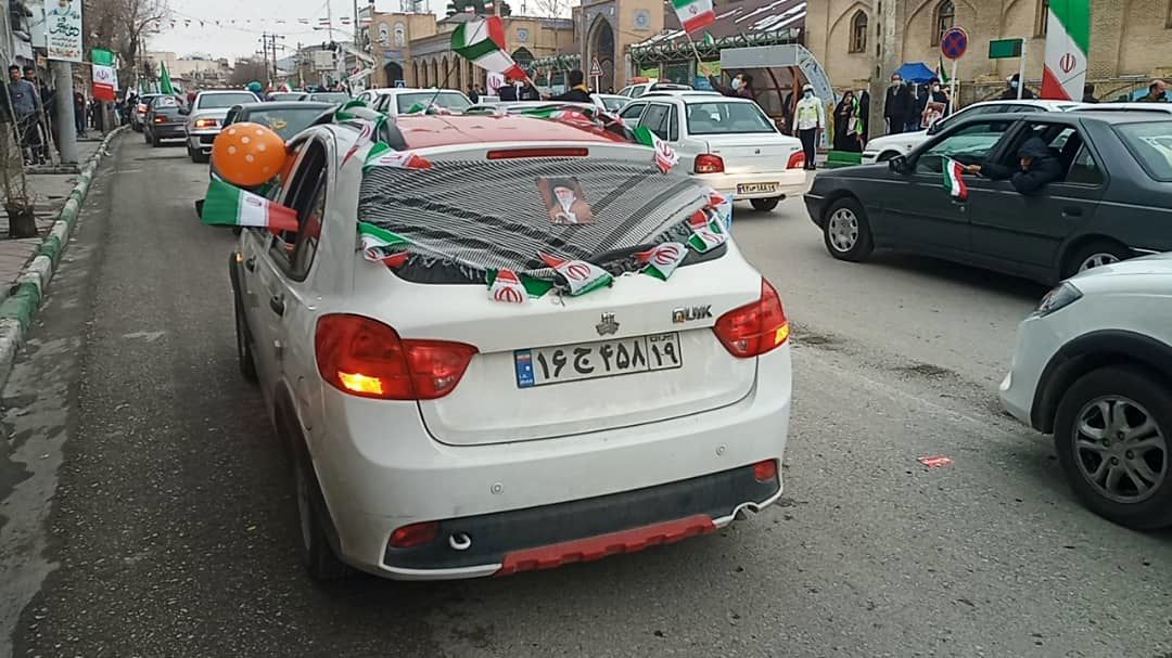 کرمانشاهی ها در راهپیمایی ۲۲ بهمن حضوری چشم گیری داشتند