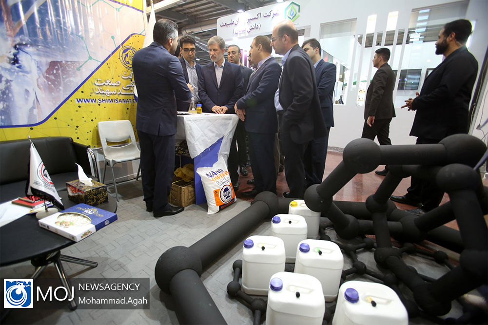 بازدید امیر حاتمی وزیر دفاع از نمایشگاه فناوری نانو