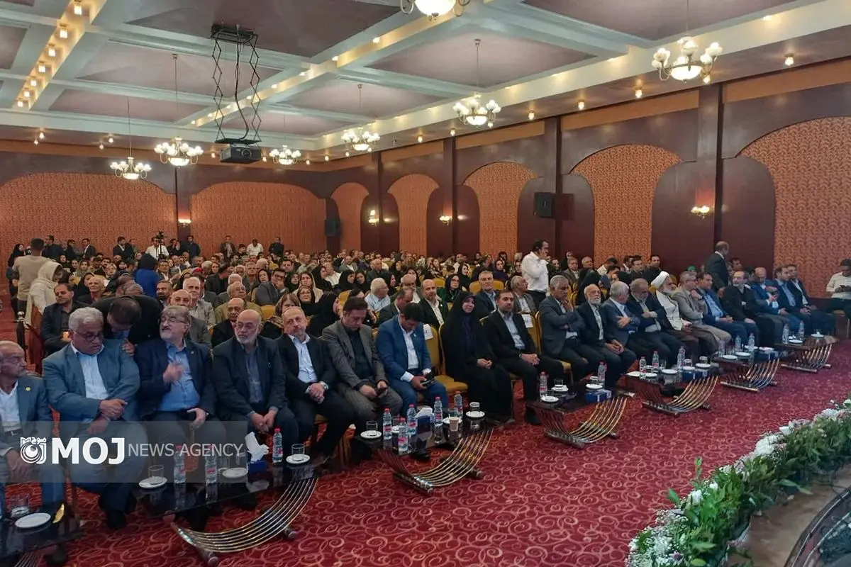 بزرگداشت فرهنگ و هنر در مراسم پرشکوه روز شیراز/ شیراز در میان کلانشهرهای ایران رتبههای نخست را دارد
