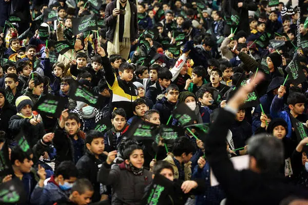 سرود «خورشید نمی‌سوزد» با حضور دو هزار نوجوان در تجریش رونمایی شد