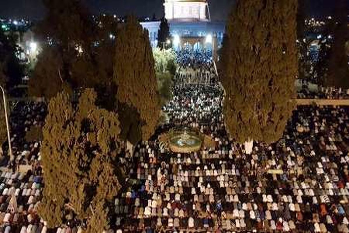 مشارکت بیش از 300 هزار فلسطینی در مراسم شب قدر در مسجد الاقصی