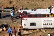 حادثه واژگونی اتوبوس زائران با ۲۰ کشته و زخمی