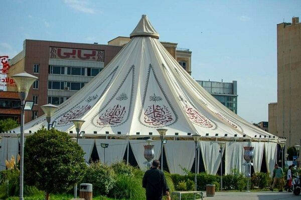 به مناسبت فرارسیدن ماه محرم خیمه بزرگ هنرهای عاشورایی در میدان هفت تیر برپا شد