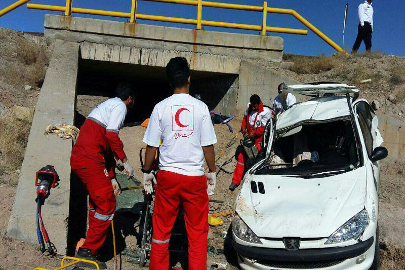 واژگونی سواری 206 در جاده اصلی شهر مهریز به انار 