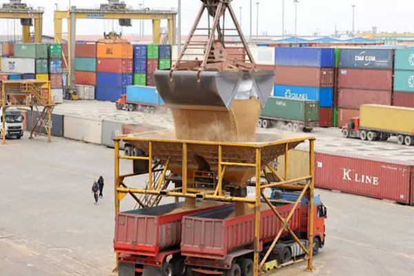 ثبت ۴۶۶ هزار سفر ناوگان حمل‌ونقل کالا در پایانه بار بندر امام خمینی (ره) طی سال جاری