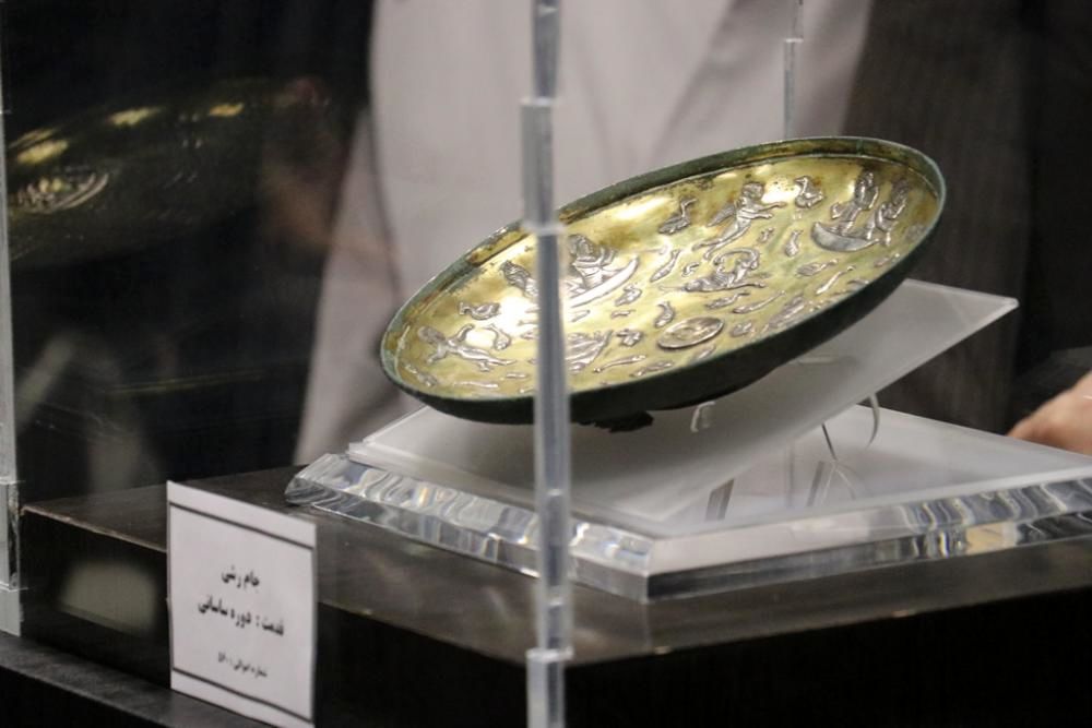 آیین رونمایی از جام زراندود رشی و ظروف سیمین ساسانی در موزه رشت