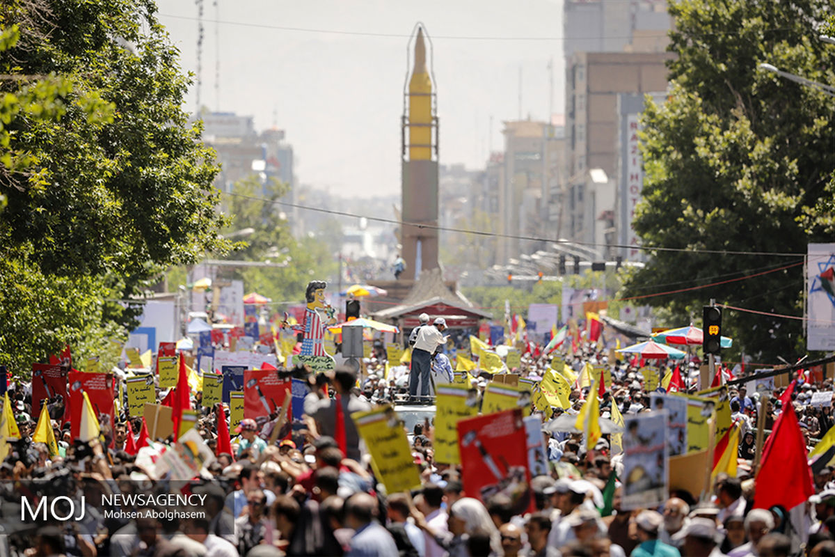 مراسم راهپیمایی روز قدس آغاز شد/اقتدار موشکی ایران در سیل جمعیت مردم