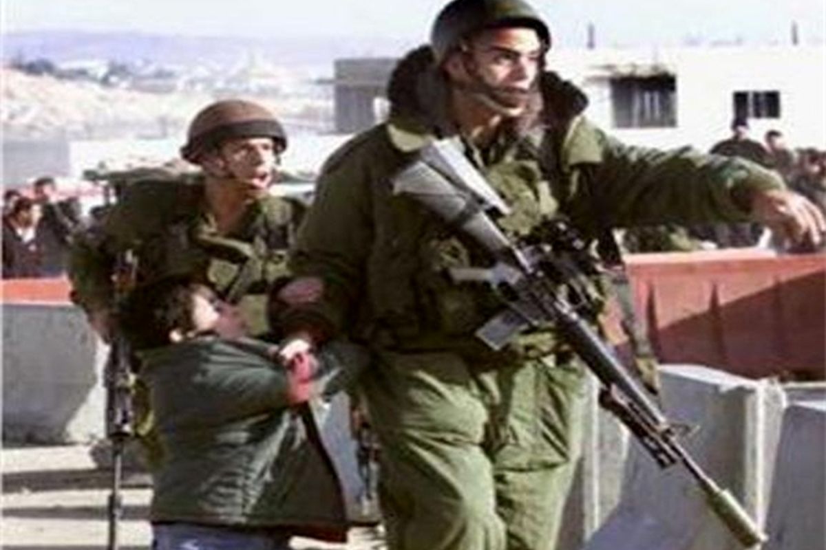 نظامیان صهیونیست فلسطینی ها را ضرب و شتم کردند