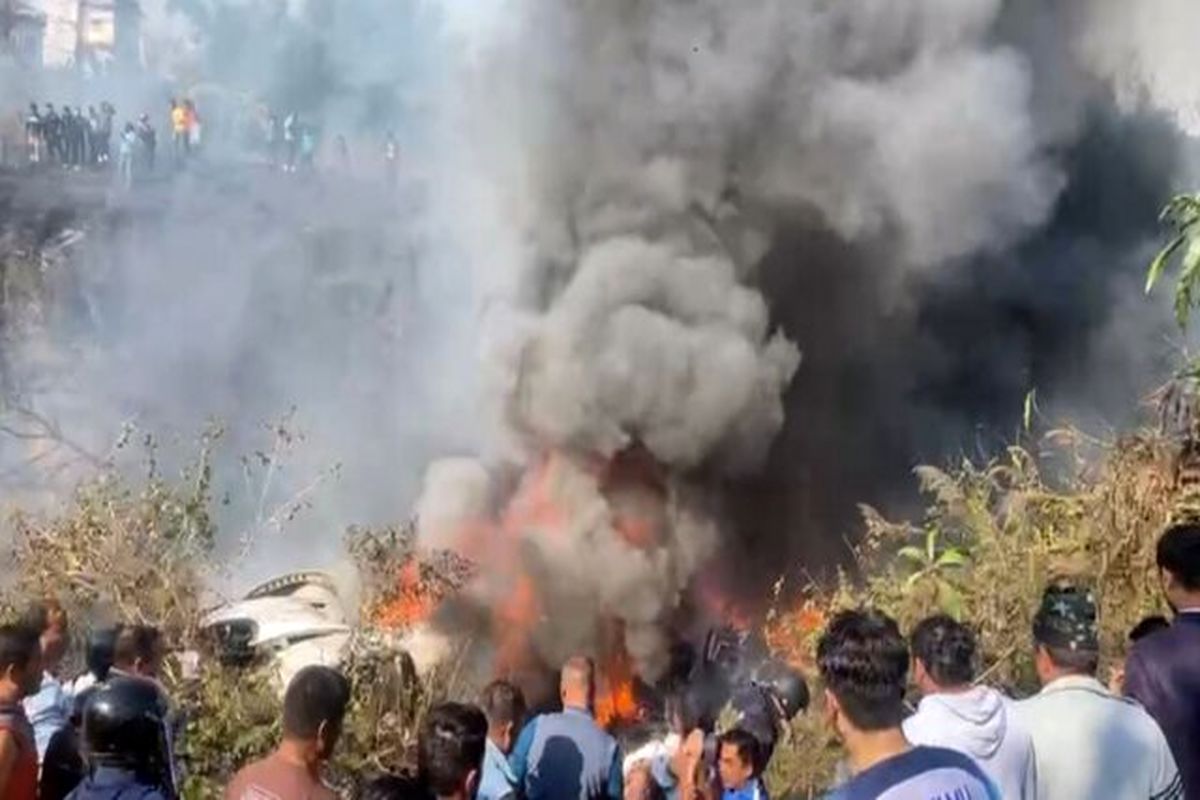لحظه سقوط هواپیمای مسافربری در نپال