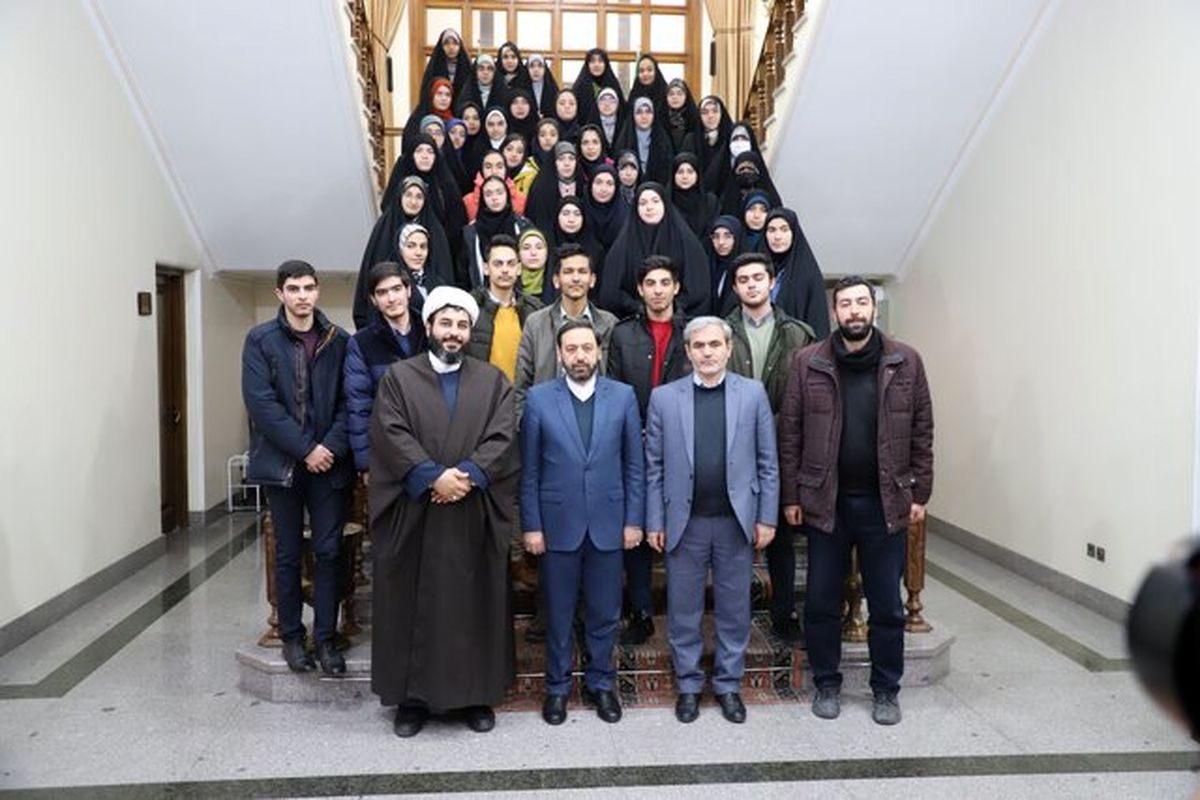 دیدار دانش‌آموزان نخبه رای اولی با استاندار آذربایجان شرقی