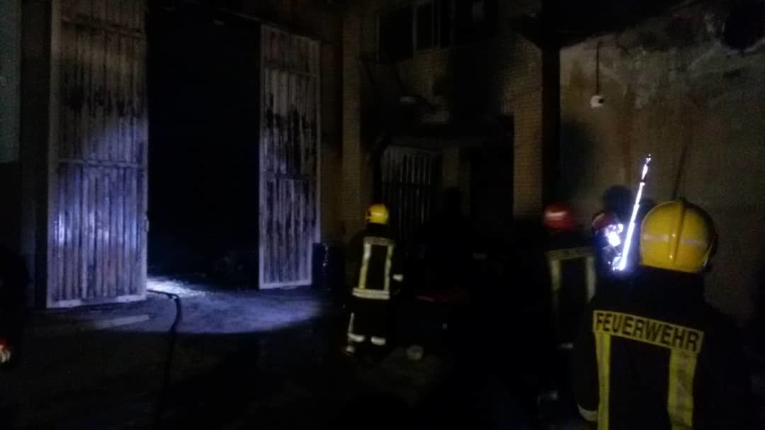 وقوع آتش سوزی گسترده در کارخانه کفش در قم