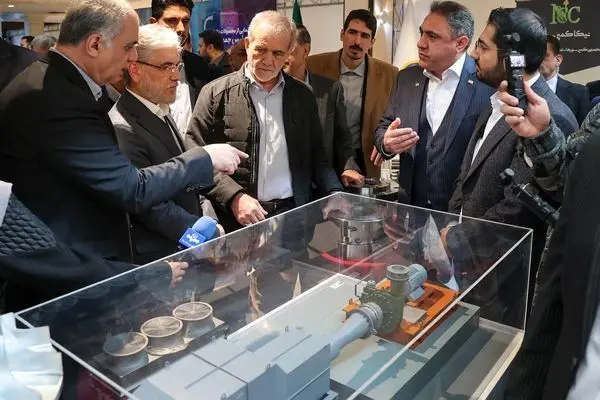 رئیس جمهوری از نمایشگاه دستاوردهای شرکت های دانش بنیان در اسلامشهر بازدید نمود