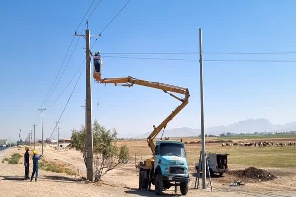 بهسازی  کامل شبکه توزیع برق 5روستای شهرستان دلیجان در قالب طرح بهارستان