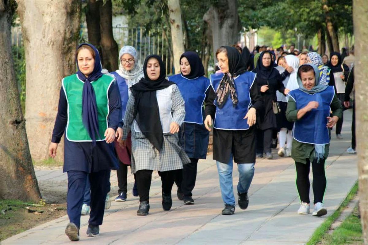 همایش پیاده روی بانوان ادارات شهرستان رشت برگزار شد