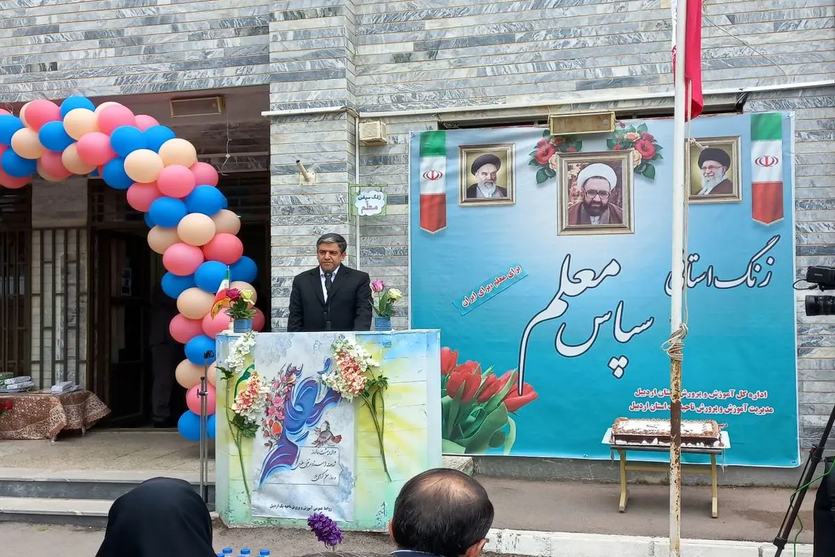 دانشآموزان باید برای زیستن در جامعه آموزش ببینند، نه صرفاً برای آزمون