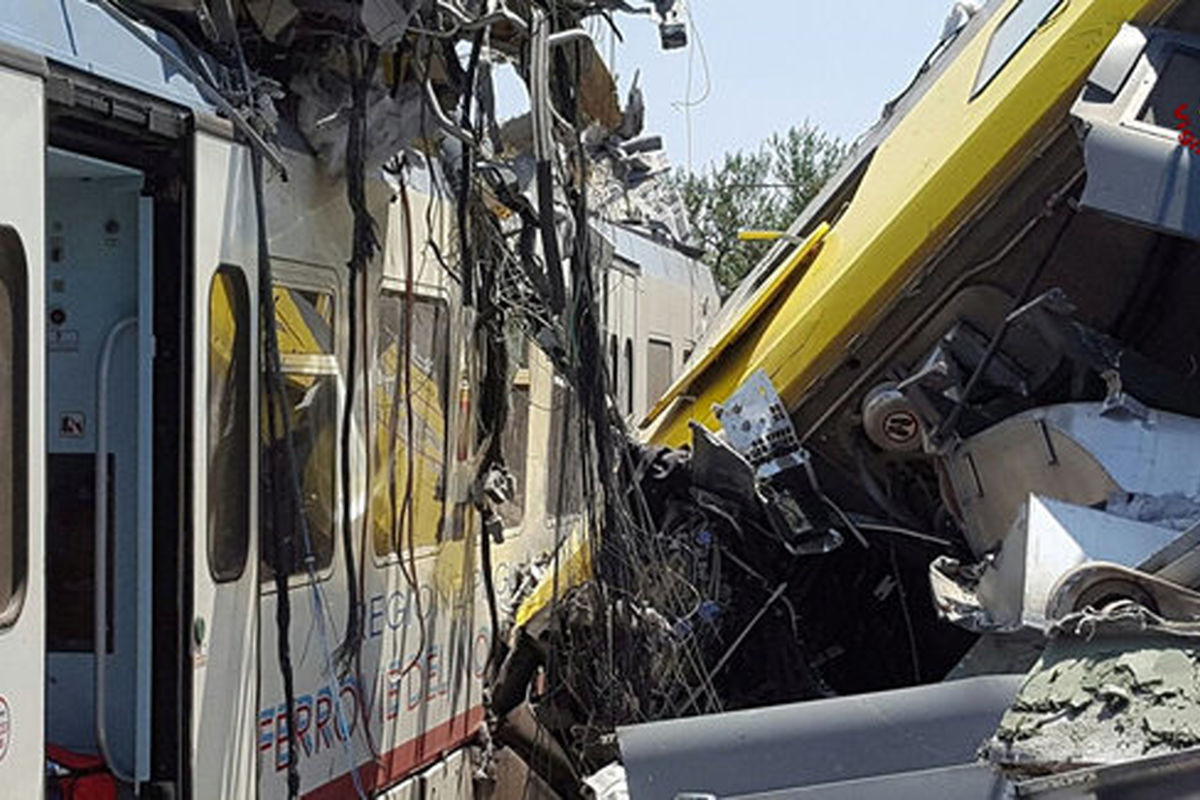 سانحه برخورد دو قطار در ایتالیا ۱۲ کشته بر جای گذاشت