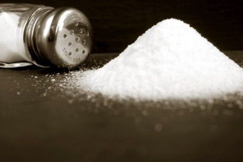 بروز پوکی استخوان و سکته قلبی با مصرف بیش از حد نمک
