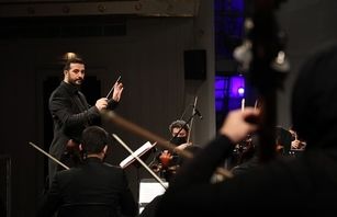 آلنام موسیقی فولکلور آذربایجانی را در تالار وحدت می‌نوازد