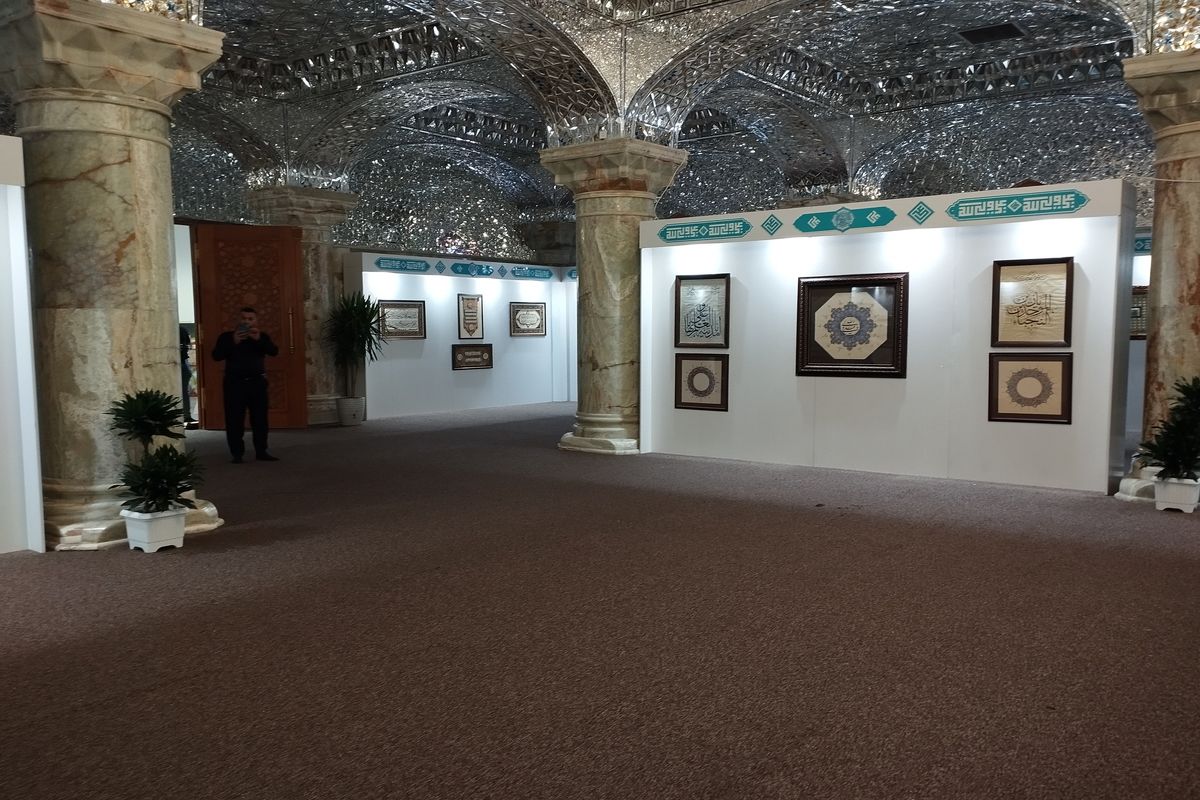 اهدای آثار برگزیده نخستین جشنواره ملی تجسم غدیر به آستان مقدس علوی (ع)