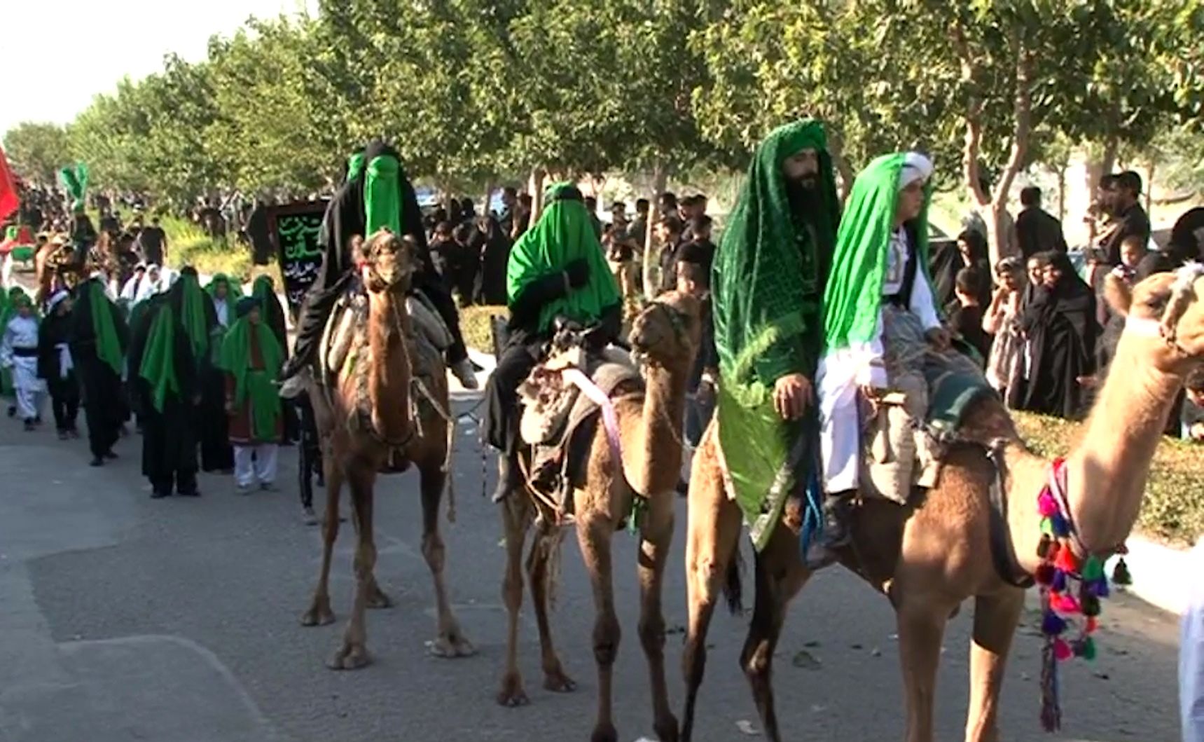 کاروان نمادین ورود امام حسین (ع) به کربلا در خمینی شهر اصفهان+ تصاویر