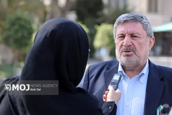 حاشیه سازی علیه دولت مانع منافع ملی است