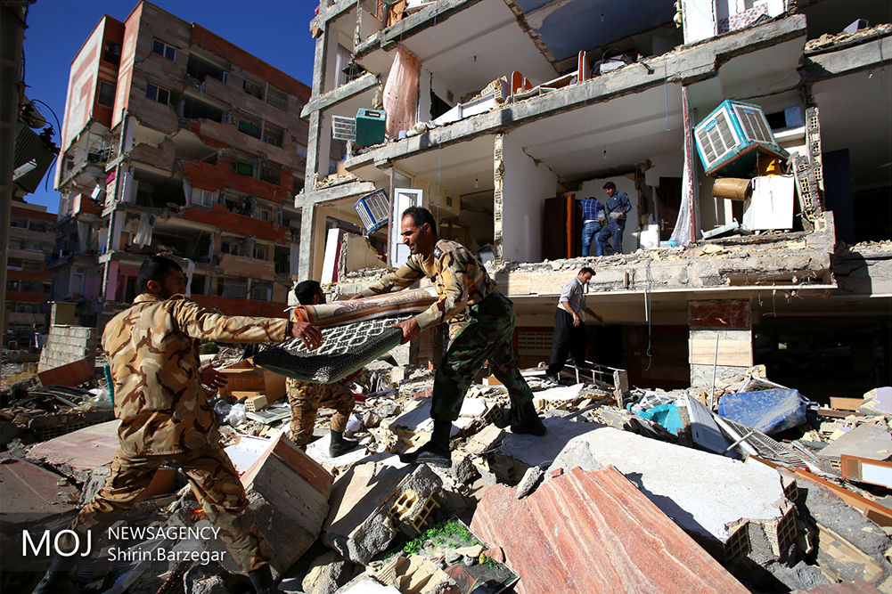 کمک نیروی‌های ارتش به مردم زلزله زده «سرپل ذهاب»