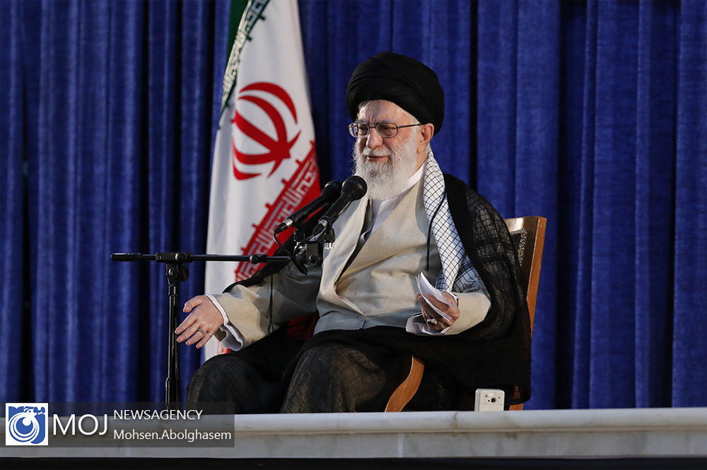 ملت ایران با انقلاب اسلامی، خود را از لاک توسری‌خوری خلاص کرد