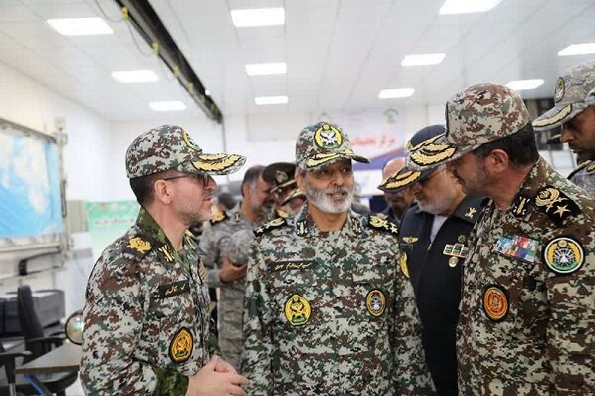 فرمانده کل ارتش از دستاوردهای جدید پدافند هوایی بازدید کرد