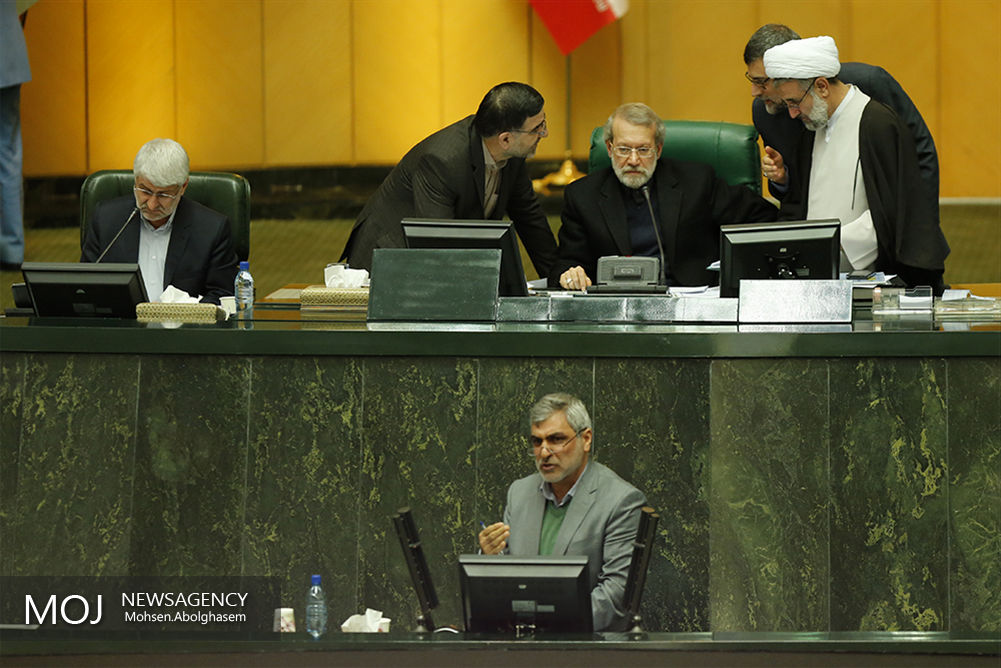 لاریجانی به کمیسیون ویژه اصل ۴۴ قانون اساسی ماموریت داد