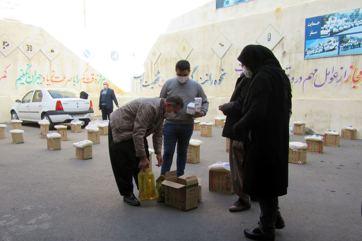 توزیع بسته های کمک معیشتی در میان خانواده زندانیان کردستان