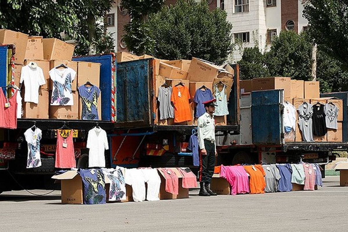 محموله پوشاک خارجی قاچاق دراصفهان کشف شد