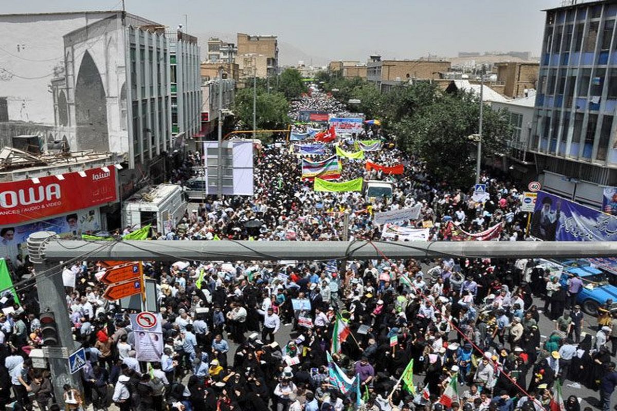 دوشادوش مردم انقلابی شیراز، در راهپیمایی روز جهانی قدس شرکت می کند