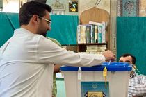 آذری جهرمی رای خود را به صندوق انداخت