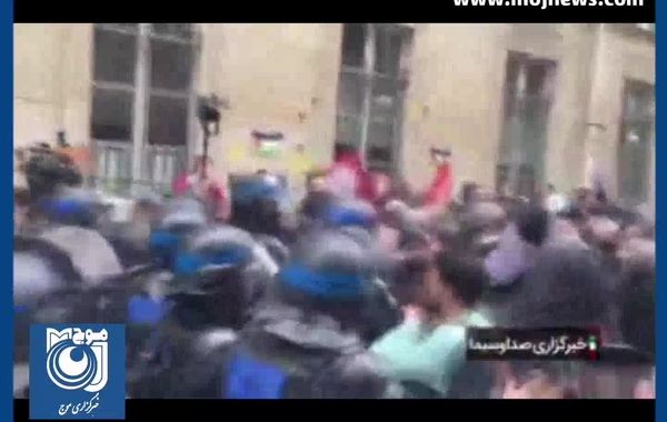 ورود پلیس ضد شورش برای متفرق کردن دانشجویان در پاریس + فیلم