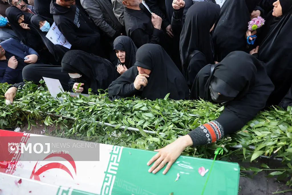 ۲ آلاله زهرایی در کهف‌الشهدای زیباشهر و بوستان شهدای والفجر شیراز آرام گرفتند