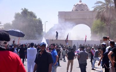 60 إصابة من المتظاهرین بالمنطقة الخضراء وسط بغداد