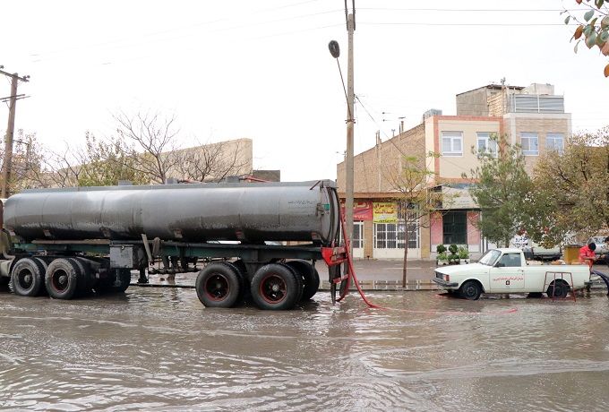 رفع مشکلات بارندگی در شهر با کمک نیروهای سازمان سیما، منظر و فضای سبز شهرداری یزد