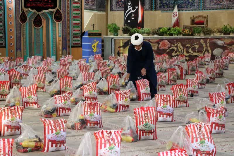 توزیع ۸۰۰ بسته معیشتی توسط بسیج طلاب و روحانیون اصفهان 