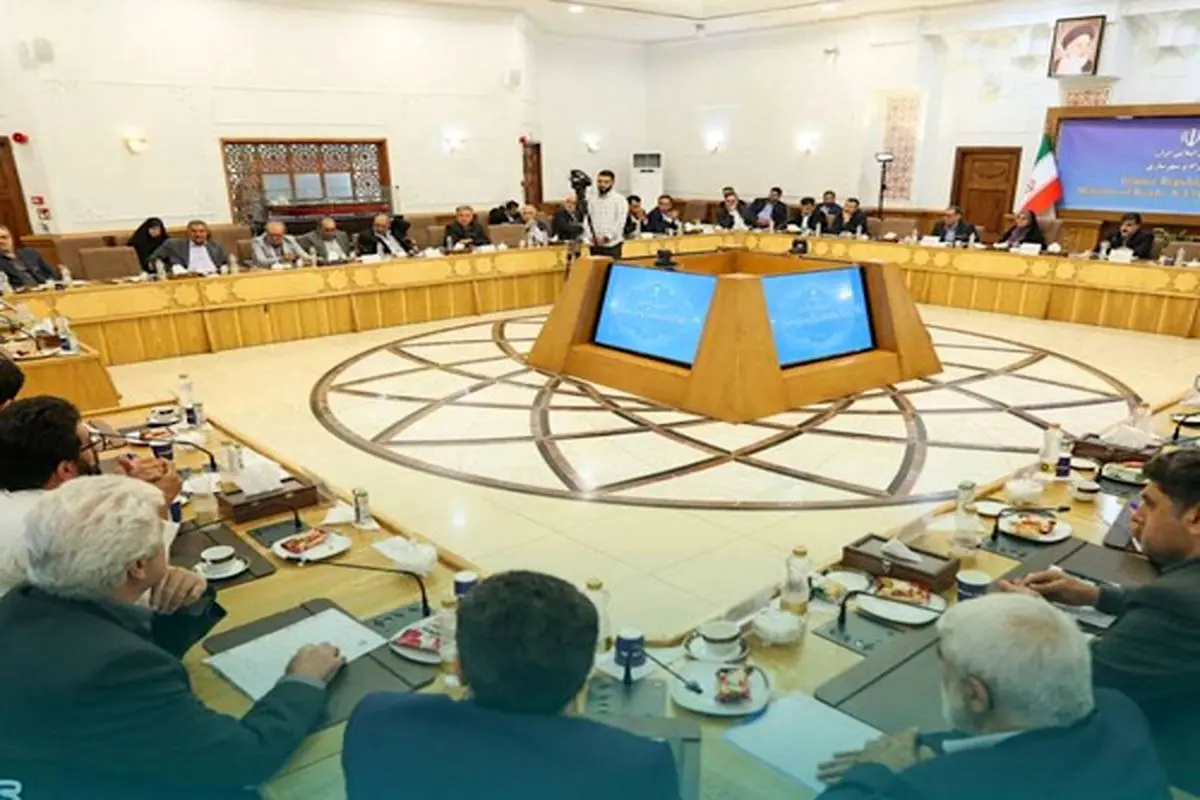 برگزاری نشست هماندیشی وزیر راه و شهرسازی با نمایندگان تشکلها و اصناف حملونقل جادهای