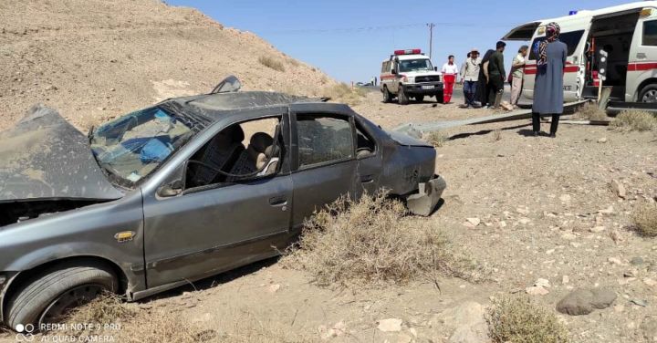 امدادرسانی در حادثه واژگونی خودروی سواری سمند در محور بافق به بهاباد