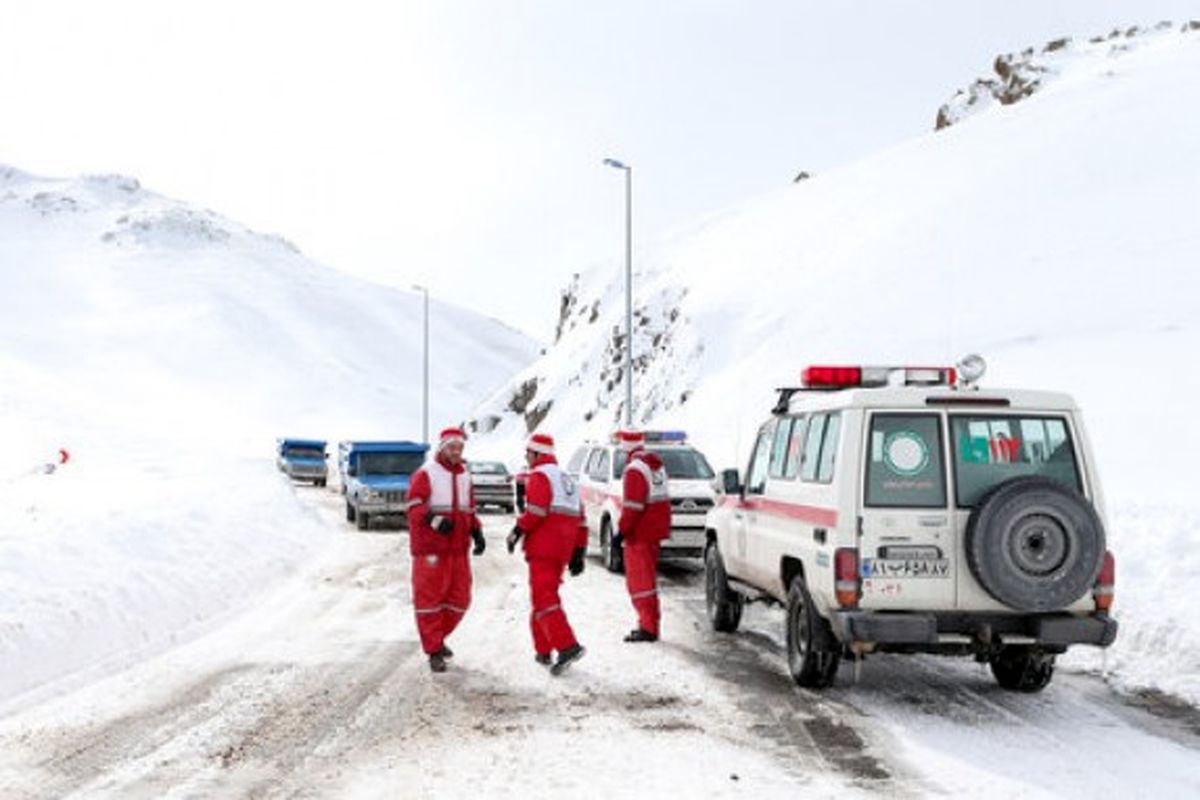 امدادرسانی هلال احمر به 54 حادثه دیده گرفتار در برف در اصفهان