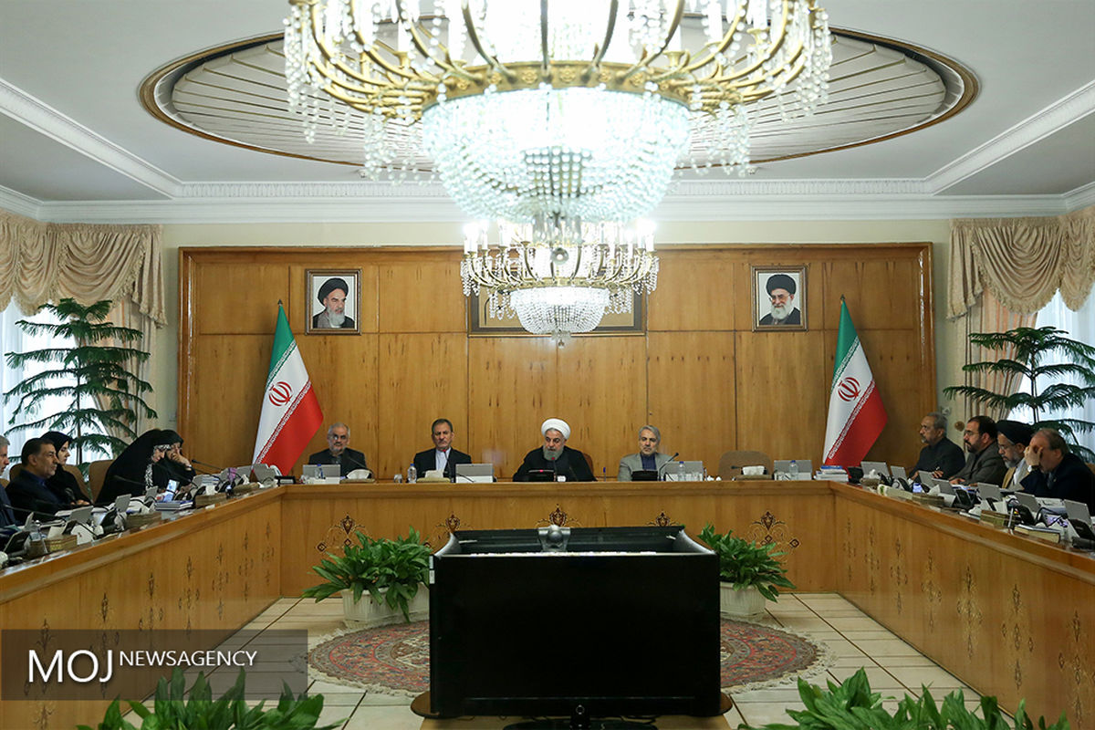 بررسی رویکرد روحانی در معرفی سه وزیر اقتصادی/ تیم اقتصادی اجرایی برای مقابله با بحران
