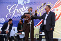  موسیقی سنتی آذربایجان (آشیق) در پنجمین جشنواره انگور ارومیه طنین انداز شد