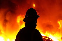 آتش سوزی در پاساژ قائم تجریش/ نجات ۱۰ شهروند توسط آتش نشانان