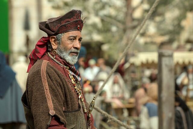 داریوش فرهنگ نقش کاپیتان کشتی هانیبال در سریال دو نیمه ماه را برداشت